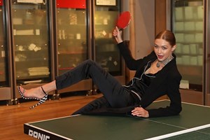 Gigi Hadid também canta? Parece que sim