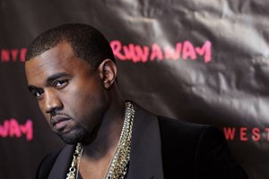 Kanye West sofre de paranóia e está profundamente depressivo