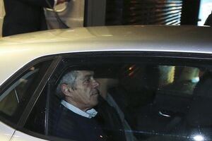 O dia da descida de Sócrates ao inferno: desespero, e-mails, cigarros e solidão