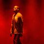 Kanye West fica sem voz e abandona concerto