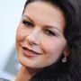 Catherine Zeta-Jones chateia-se com paparazzi e partilha fotos