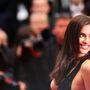 Irina Shayk em '<i>topless</i>' para campanha de calças 