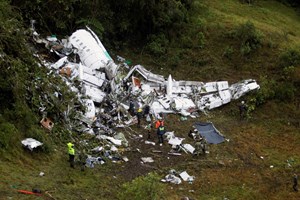 Chapecoense: Avião tinha pouco combustível e excesso de peso