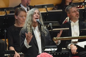 Nobel: Patti Smith engana-se a cantar Dylan