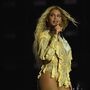 Seguidores de Carey efusivos com fotografia de Beyoncé