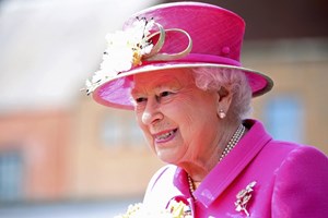 Rainha Isabel II reaparece após um mês de ausência