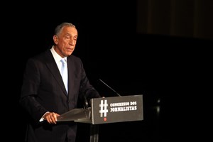 Marcelo pede a jornalistas que sejam 'anti-poder'