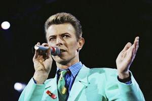 Brit Awards: David Bowie e Leonard Cohen entre os nomeados