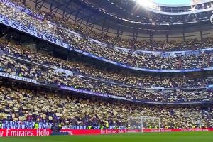 Cristiano Ronaldo offers his fourth Ballon d'Or to the Bernabéu!.mp4