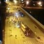Benfica recebido com protestos e tochas no Seixal