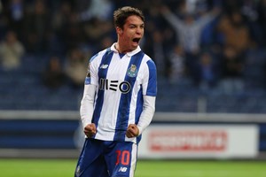 Sevilha confirma contratação de Óliver Torres