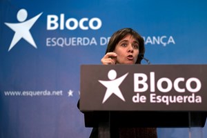 Catarina Martins critica 'porta giratória' entre poderes