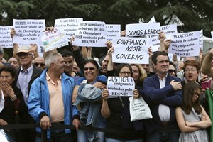 Lesados do BES manifestam-se em Paris