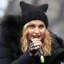 Madonna apresenta as gémeas que adoptou