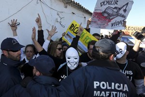 Protestos na última tomada de posse nos Hangares da ria Formosa