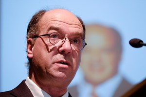 Covid-19. Cascais quer comprar vacinas da Rússia, China e Israel