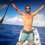 Surfista atravessa Atlântico sozinho sem qualquer apoio