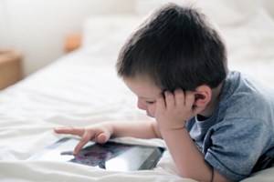 Como evitar que os miúdos fiquem agarrados aos telemóveis