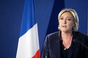 Marine Le Pen investigada por fraude