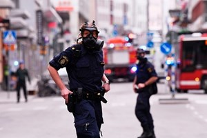 Polícia prende suspeito com ligações ao ataque