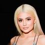 Convida Kylie Jenner para o baile de finalistas... e ela aceita 