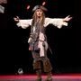 Johnny Depp faz visita surpresa como Jack Sparrow