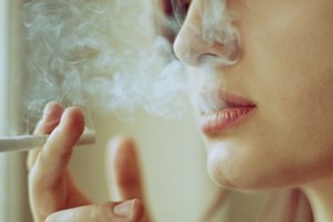 Fumar em espaços públicos fechados? Afinal ainda é permitido