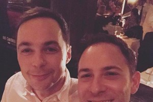 Ao fim de 14 anos, Sheldon de A Teoria do Big Bang casou com namorado