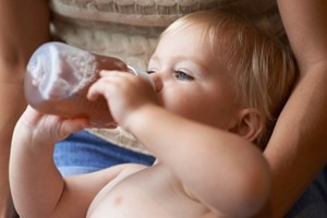Pediatras aconselham banir o sumo em crianças