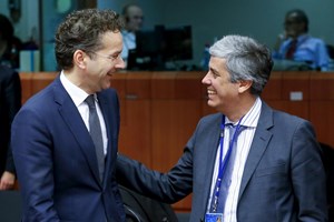 Bruxelas admite presidente a tempo inteiro