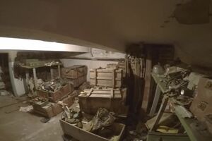 I found a fully stocked underground safe house..mp4