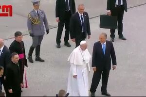 CM papa francisco chega a Portugal.mp4