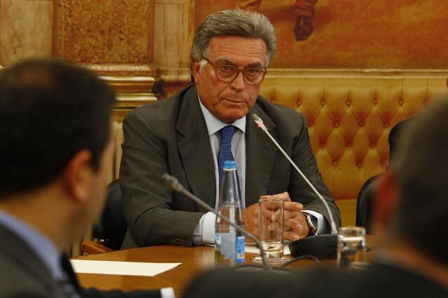 As várias versões de Hélder Bataglia Portugal SÁBADO