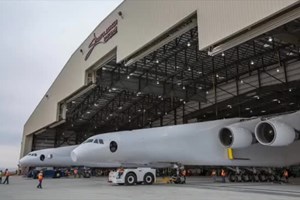 O maior avião do mundo saiu para a pista pela primeira vez