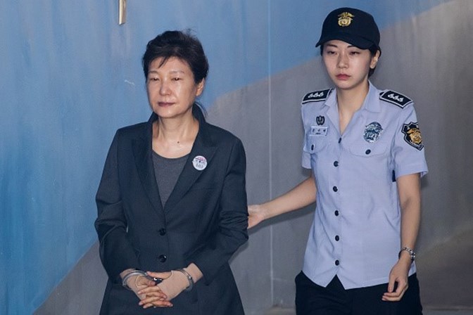 Resultado de imagem para Ex-presidente da Coreia do Sul condenada a 24 anos de prisão