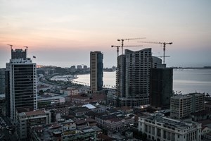 Crise tirou emprego a 100.000 angolanos desde finais de 2014