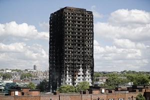 Resposta dos bombeiros no incêndio na torre Grenfell teve 'graves falhas'