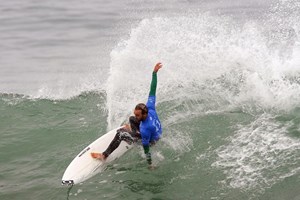 Kikas vence Hawaian Pro e regressa à elite mundial de surf