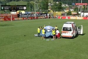 Abdelhak Nouri has collapsed to ground Werder Bremen vs Ajax 2-1.mp4