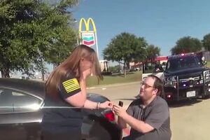 Grapevine traffic stop turns into proposal.mp4