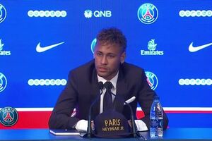 Un periodista español comparó su salida con la de Figo.mp4