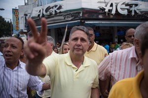 Ex-governador Anthony Garotinho é preso no Rio durante programa de rádio