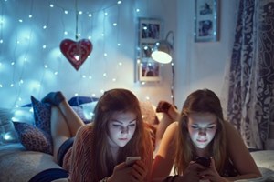 Redes sociais fazem com que adolescentes durmam mal