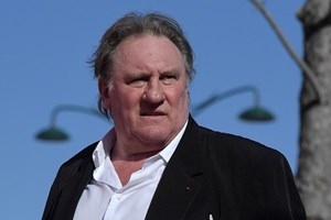Ator francês Gérard Depardieu indiciado por violação e agressão sexual