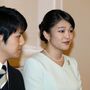 Princesa Mako do Japão anuncia noivado com plebeu