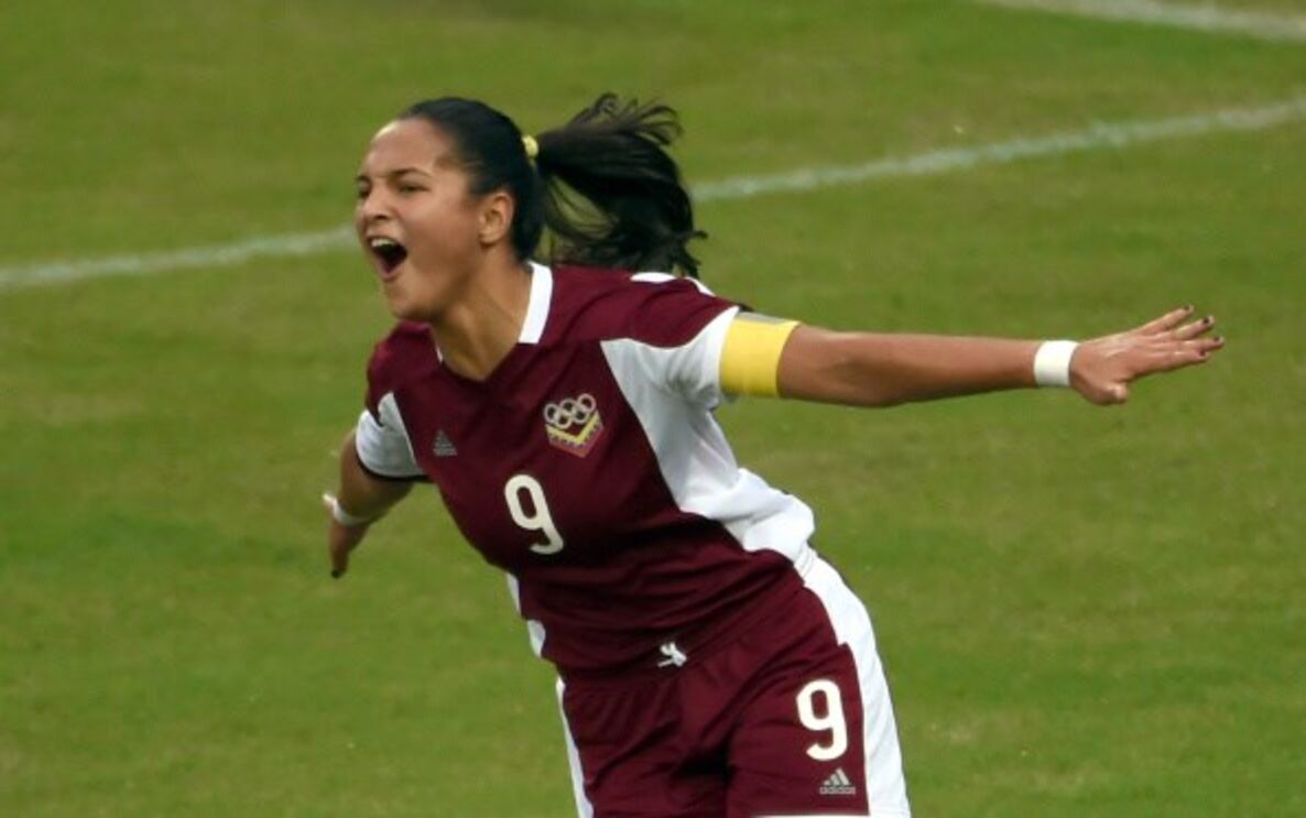 Deyna Castellanos
