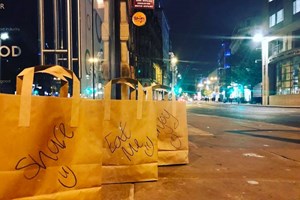 Neste restaurante todas as noites há comida para sem-abrigo