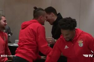 qeUPpk1aXYyxF3i6.mp4