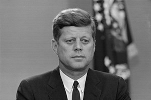 Morreu o médico que tentou salvar a vida a Kennedy