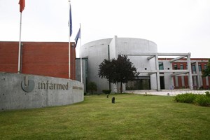 Infarmed manda retirar do mercado cosmético para pestanas